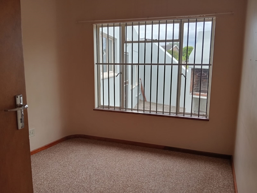 To Let 3 Bedroom Property for Rent in Aston Bay Eastern Cape